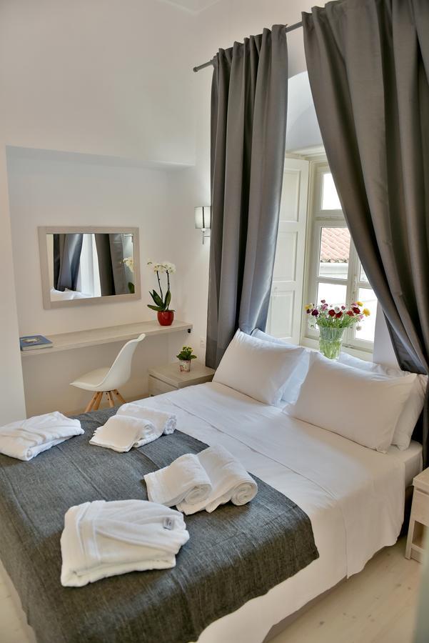 Douskos Port House 4* Идра